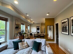 2206 W School St in Chicago, IL - Building Photo - Building Photo