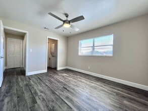 Inertia in Tampa, FL - Foto de edificio - Building Photo