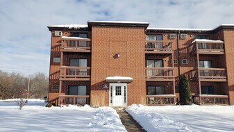 1033 Spruce St, Unit 3A in Glendale Heights, IL - Building Photo