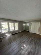 11 E Kelso Rd, Unit 11 in Columbus, OH - Foto de edificio - Building Photo