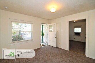 1825 Grand Coulee Blvd in Shasta Lake, CA - Building Photo - Building Photo