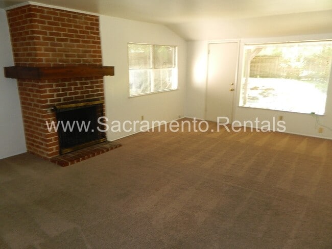 3300 Windsor Dr in Sacramento, CA - Building Photo - Building Photo