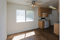 Cape Cod Apartments in Anaheim, CA - Foto de edificio - Interior Photo