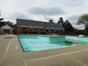 3385 Burbank Dr in Ann Arbor, MI - Building Photo - Building Photo