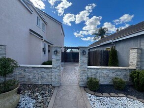 380 Gamay Ct in Manteca, CA - Building Photo - Building Photo