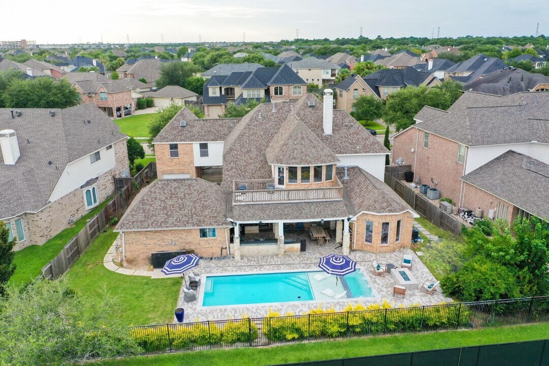 2560 Costa Mesa Cir in League City, TX - Building Photo