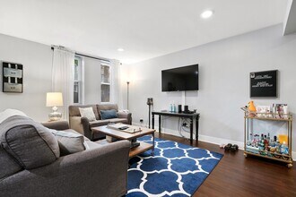 1319 W Barry Ave in Chicago, IL - Building Photo - Building Photo