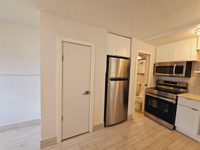 26 SE 13th Terrace in Dania Beach, FL - Building Photo - Building Photo