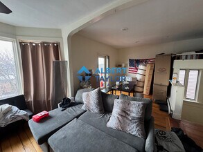 53 Lawn St, Unit 2 in Boston, MA - Foto de edificio - Building Photo