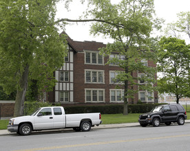 Llanhurst in Indianapolis, IN - Building Photo - Building Photo