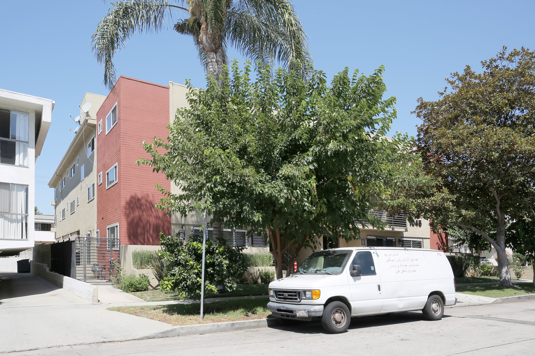 1045 S Sherbourne Dr in Los Angeles, CA - Building Photo