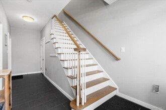 73 Maple Ave in New Rochelle, NY - Building Photo - Building Photo