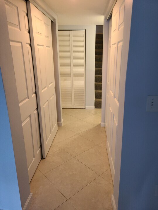 5375 Ortega Farms Blvd, Unit 512 in Jacksonville, FL - Building Photo
