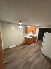 236 Kennedy St in Louisville, OH - Foto de edificio - Building Photo