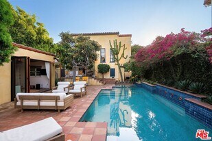 2223 Cloverfield Blvd in Santa Monica, CA - Building Photo