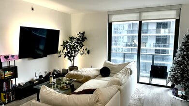 55 SW 9th St, Unit 3702 in Miami, FL - Building Photo - Building Photo