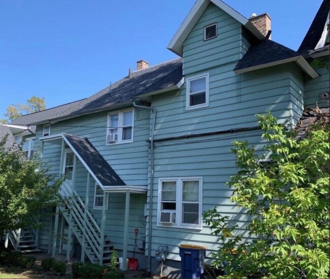 329 Lyon St NE in Grand Rapids, MI - Building Photo - Building Photo