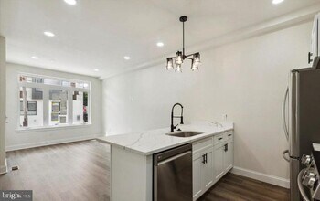 619 Cecil B. Moore Ave in Philadelphia, PA - Building Photo - Building Photo