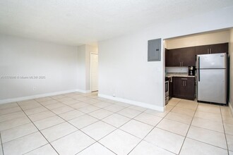 1900 Sans Souci Blvd in North Miami, FL - Foto de edificio - Building Photo