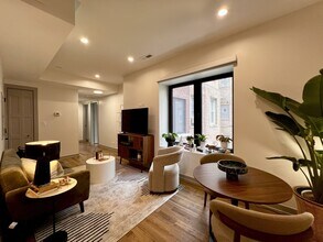 1337 W Estes Ave in Chicago, IL - Building Photo - Building Photo