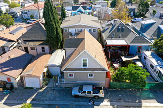 262 W 10th St in San Pedro, CA - Building Photo - Building Photo