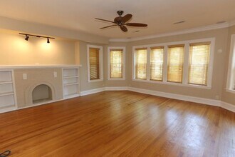 2619 W Greenleaf Ave, Unit J08P in Chicago, IL - Building Photo - Building Photo