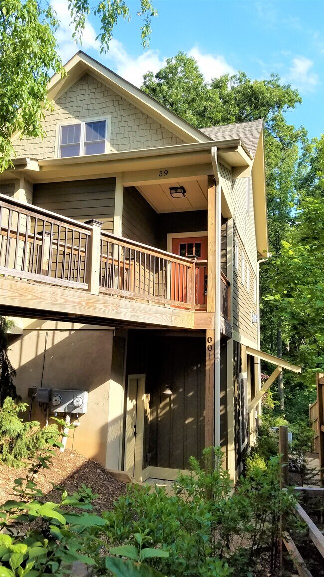 39 Houston St Apartments and Nearby Asheville Apartments For Rent