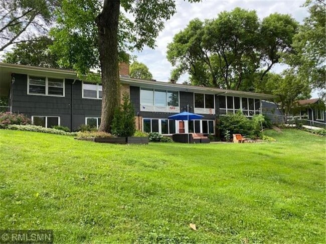 property at 1952 Oak Knoll Dr