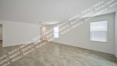 7936 S Golden Bell Dr in Tucson, AZ - Foto de edificio - Building Photo