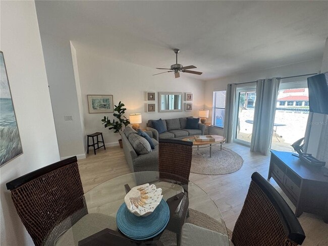 2571 Cyprus Dr in Palm Harbor, FL - Building Photo - Building Photo