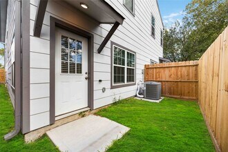 4406 Sterling St in Houston, TX - Building Photo - Building Photo