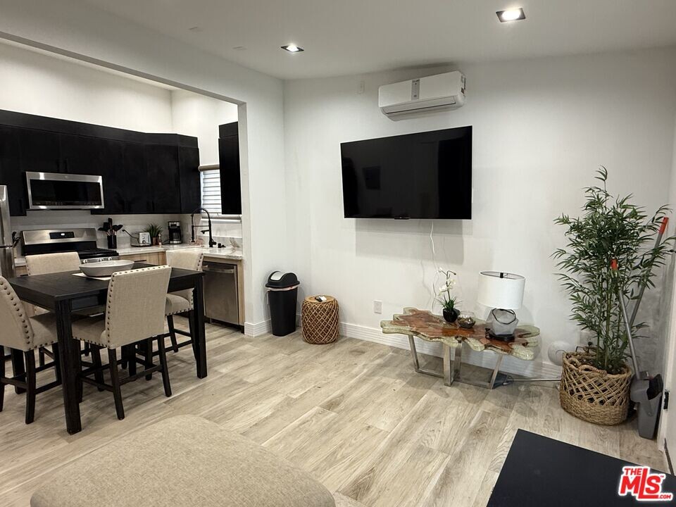 10648 Putney Rd in Los Angeles, CA - Building Photo