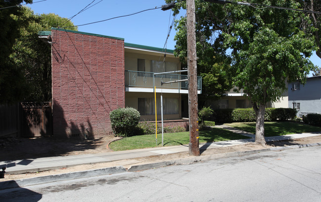 515 Chestnut St in San Carlos, CA - Foto de edificio - Building Photo