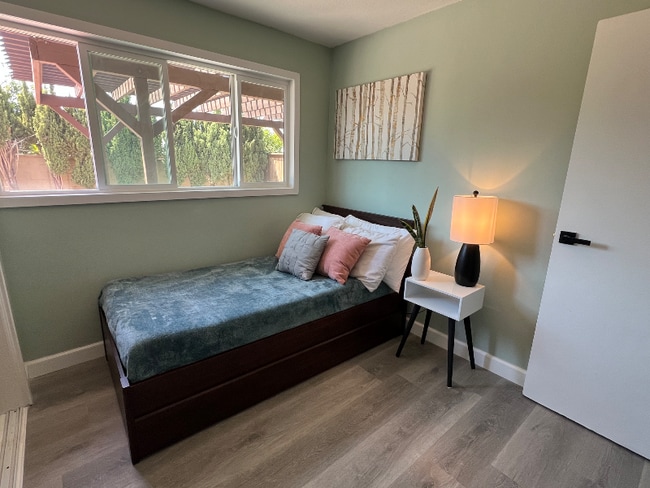 property at 635 S Walnut St