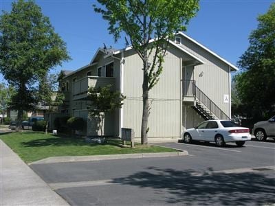 208 Grant Ave in Winters, CA - Building Photo