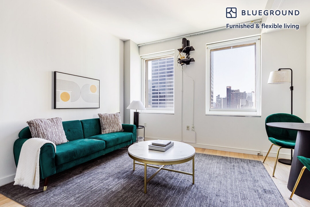 70 W 45th St in New York, NY - Building Photo