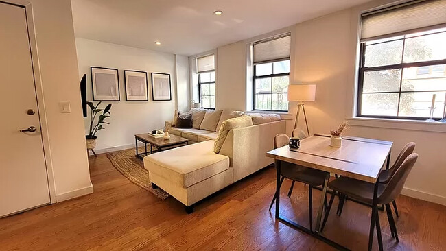 324 Spring St, Unit 3E in New York, NY - Building Photo - Building Photo