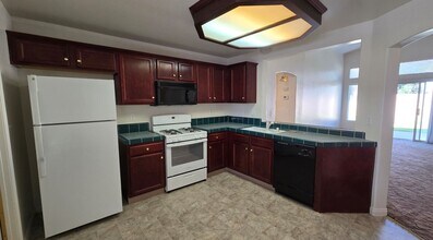3106 Colville Ave in Bakersfield, CA - Building Photo - Building Photo