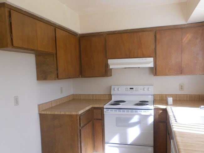 1316-1318 Val Dr in Marysville, CA - Building Photo - Building Photo