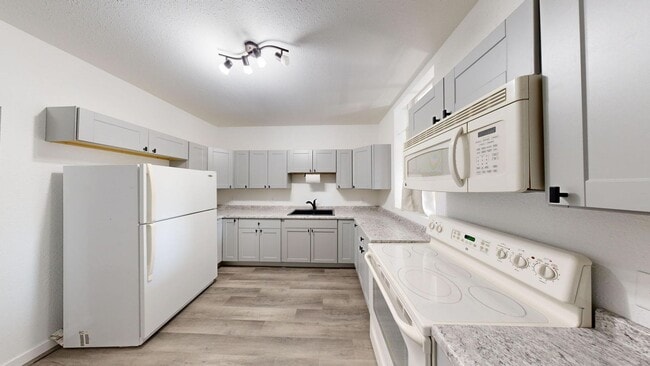 property at 105-107 W Oak St