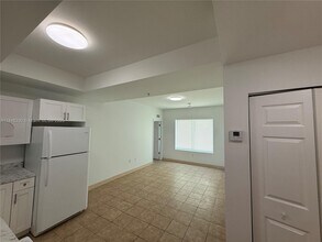 5978 SW 64th St in Miami, FL - Building Photo - Building Photo