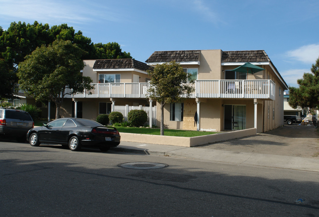 6570 Del Playa Dr in Goleta, CA - Foto de edificio