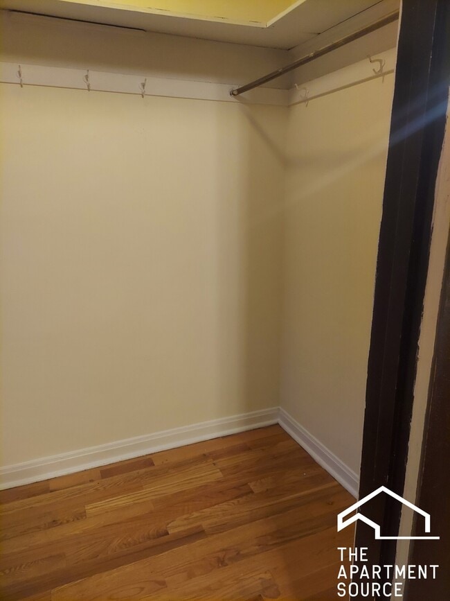 property at 4417 N Wolcott Ave