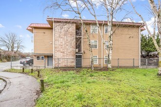 6527 Rainier Ave S in Seattle, WA - Building Photo - Building Photo