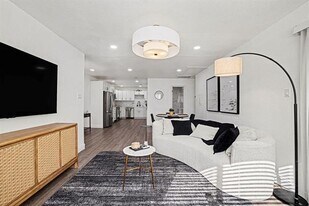 716 E Pecan St in Hurst, TX - Building Photo