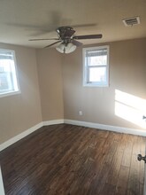 1017 E Wells Ave in Sherman, TX - Foto de edificio - Building Photo