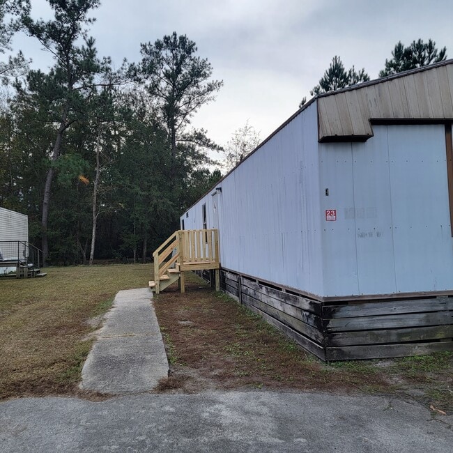 property at 926 Hollywood Dr