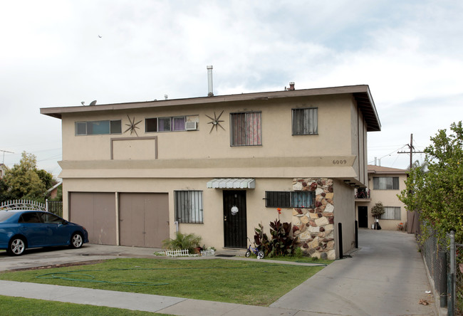 6009 Mayflower Ave in Maywood, CA - Building Photo - Building Photo