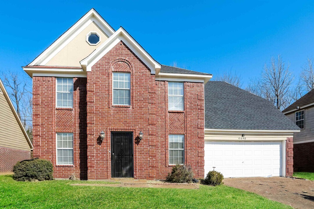 4490 Cedar Ridge Ln in Memphis, TN - Building Photo