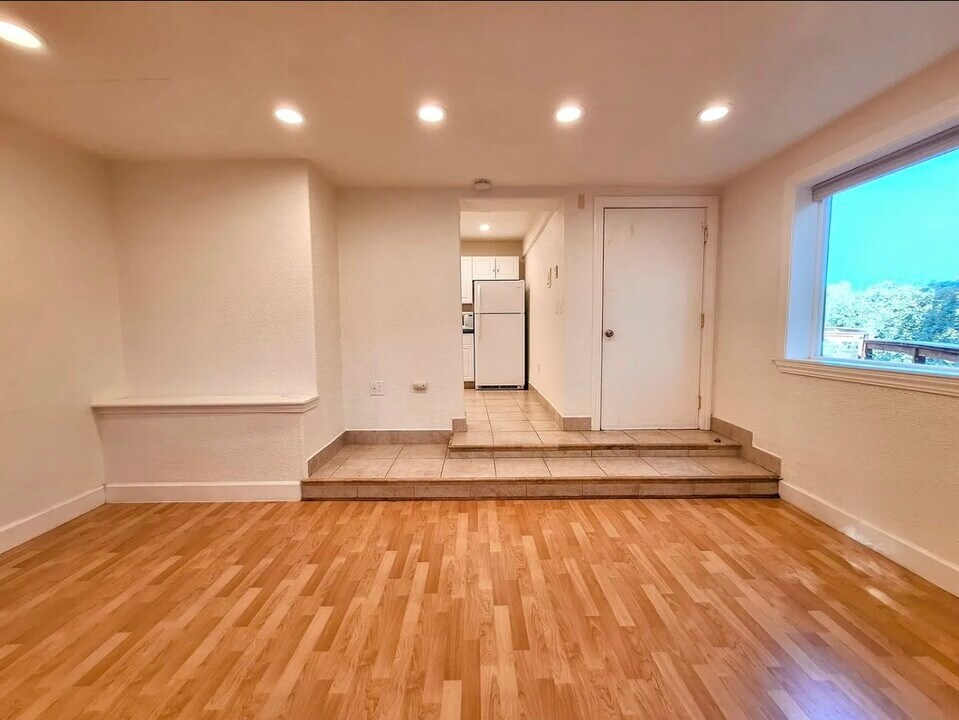 15975 Cerro Vista Dr in Los Gatos, CA - Building Photo